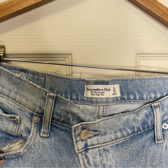 Abercrombie & Fitch The 90’s Straight Light Wash Ultra High Rise Sz 12/31R - Picture 4 of 8